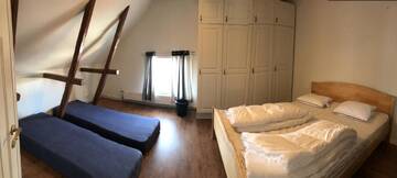 Фото номера Четырехместный номер с общей ванной комнатой Гостевой дом Sukkla Guesthouse г. Раума 3
