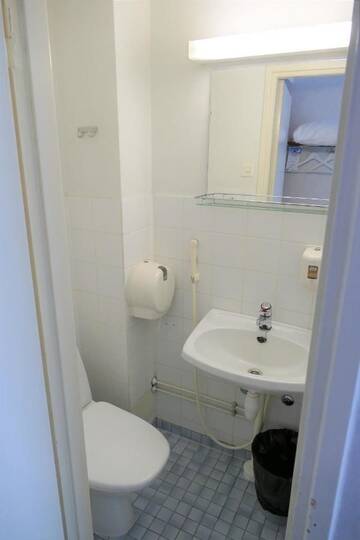 Фото номера Одноместный номер с общей ванной комнатой Хостелы Linnanpiha Bed &amp; Breakfast г. Раума 11