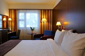 Фото номера Стандартный номер с кроватью размера &quot;queen-size&quot; Отель Hotel Kalliohovi г. Раума 4