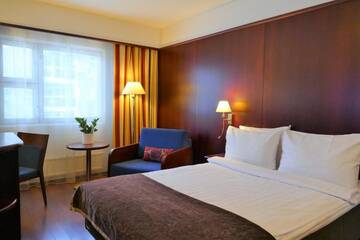 Фото номера Стандартный номер с кроватью размера &quot;queen-size&quot; Отель Hotel Kalliohovi г. Раума 5