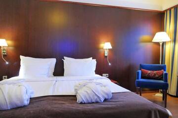 Фото номера Улучшенный номер с кроватью размера «king-size» Отель Hotel Kalliohovi г. Раума 4