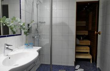 Фото номера Улучшенный номер с кроватью размера «king-size» Отель Hotel Raumanlinna г. Раума 4