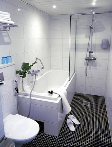 Фото номера Улучшенный двухместный номер с 1 кроватью Отель Hotel Raumanlinna г. Раума 3